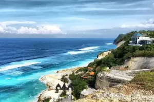 Melasti Beach, Enjoy the Enchanting Beauty of the Ocean in Bali